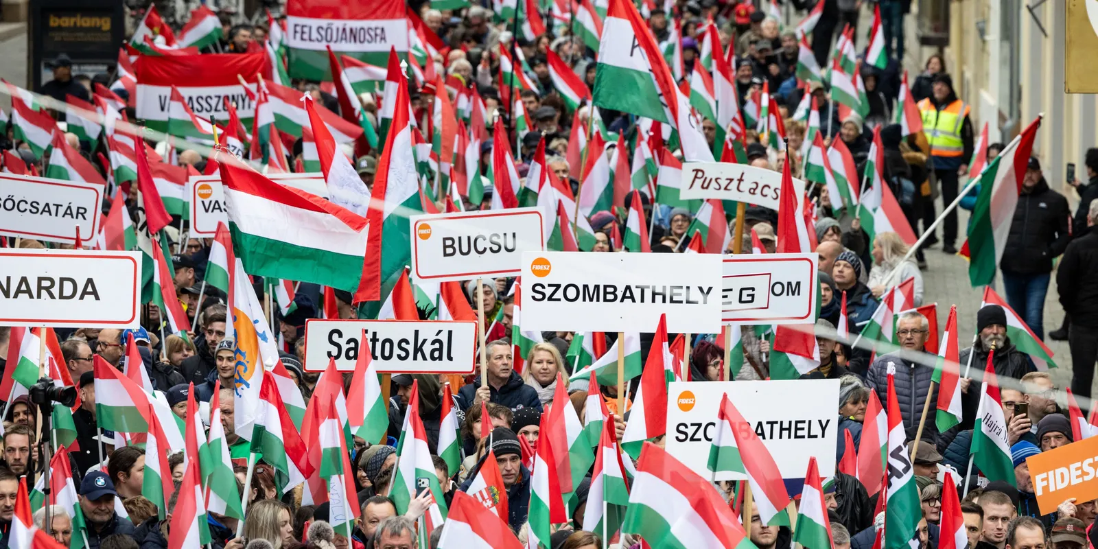 Végeláthatatlan sorok, ameddig a szem ellát Szombathelyen