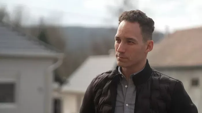 Ételt oszt és a javításokba is besegít Sajóbábony polgármestere