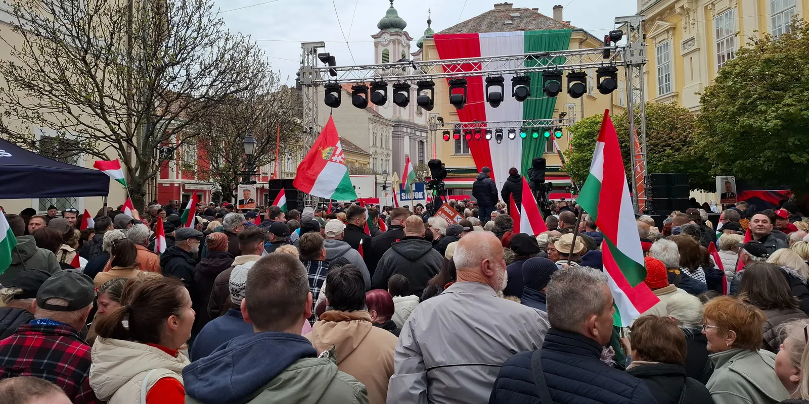 Már gyülekezik a tömeg a székesfehérvári országjáráson
