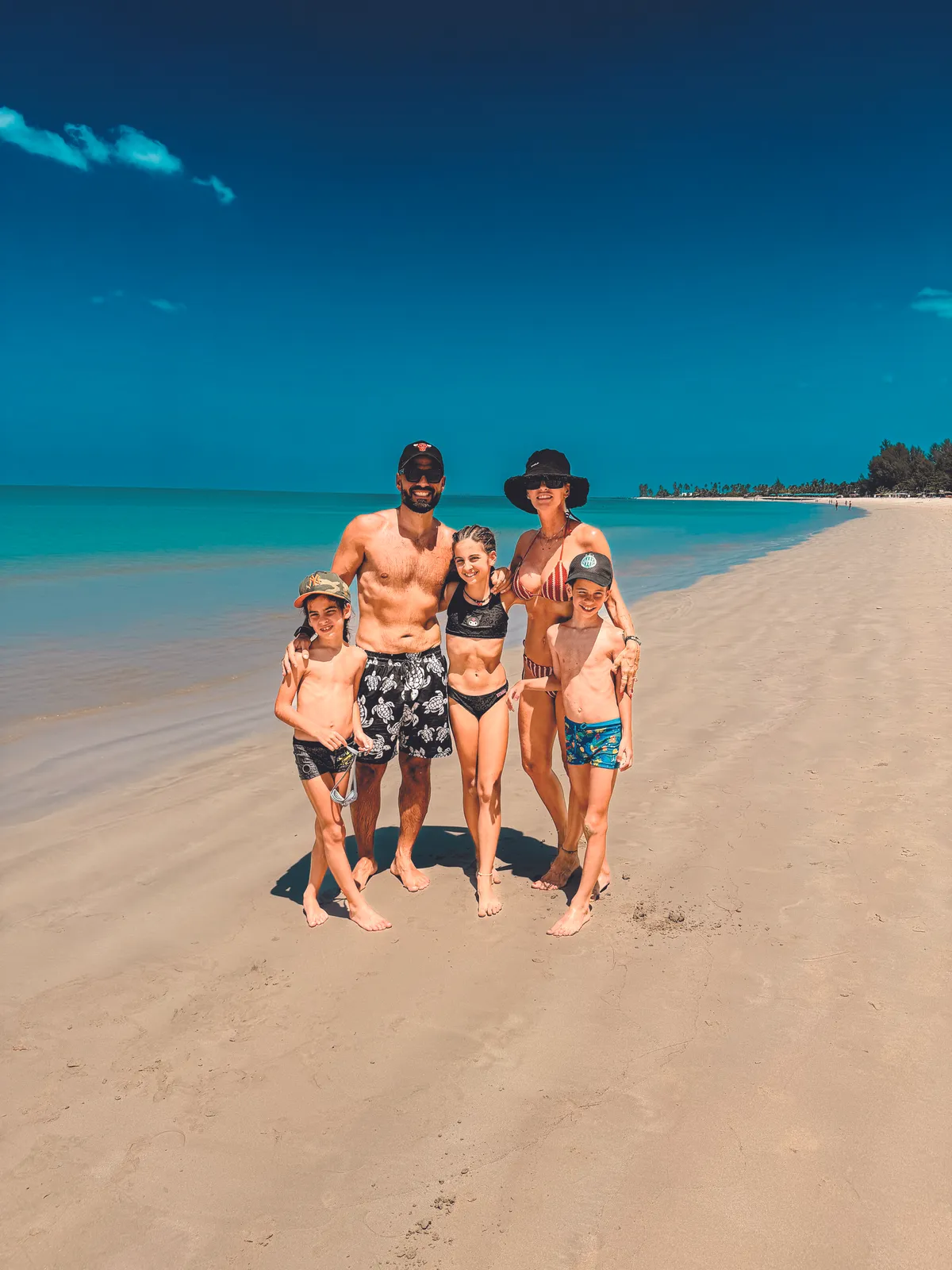 Lotfi Begi Megúszták a bombázást!