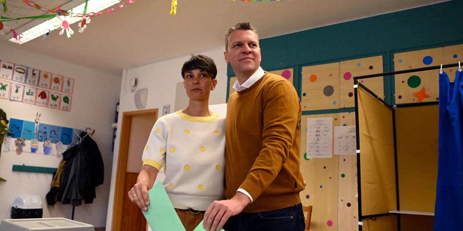 Menczer Tamás: A választás tétje a háború vagy béke