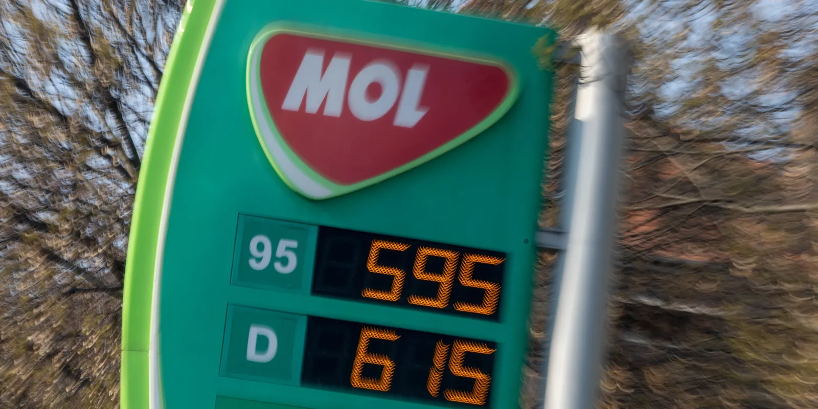 Brüsszel kivezetné a védett üzemanyagárakat