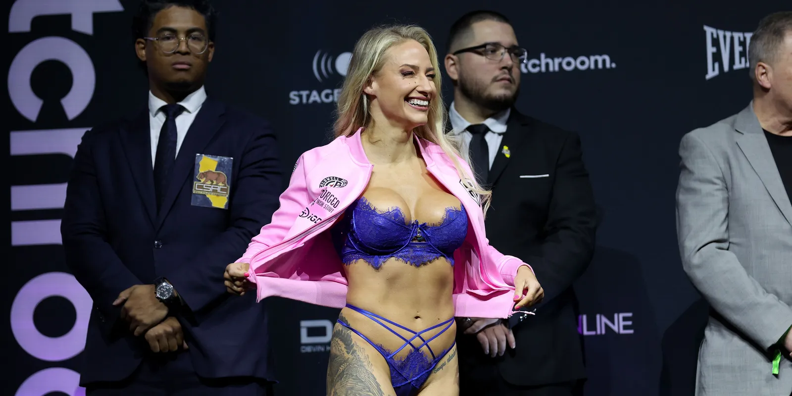 Vetkőzésben felülmúlták a kebelcsoda matektanárnőt – Videó