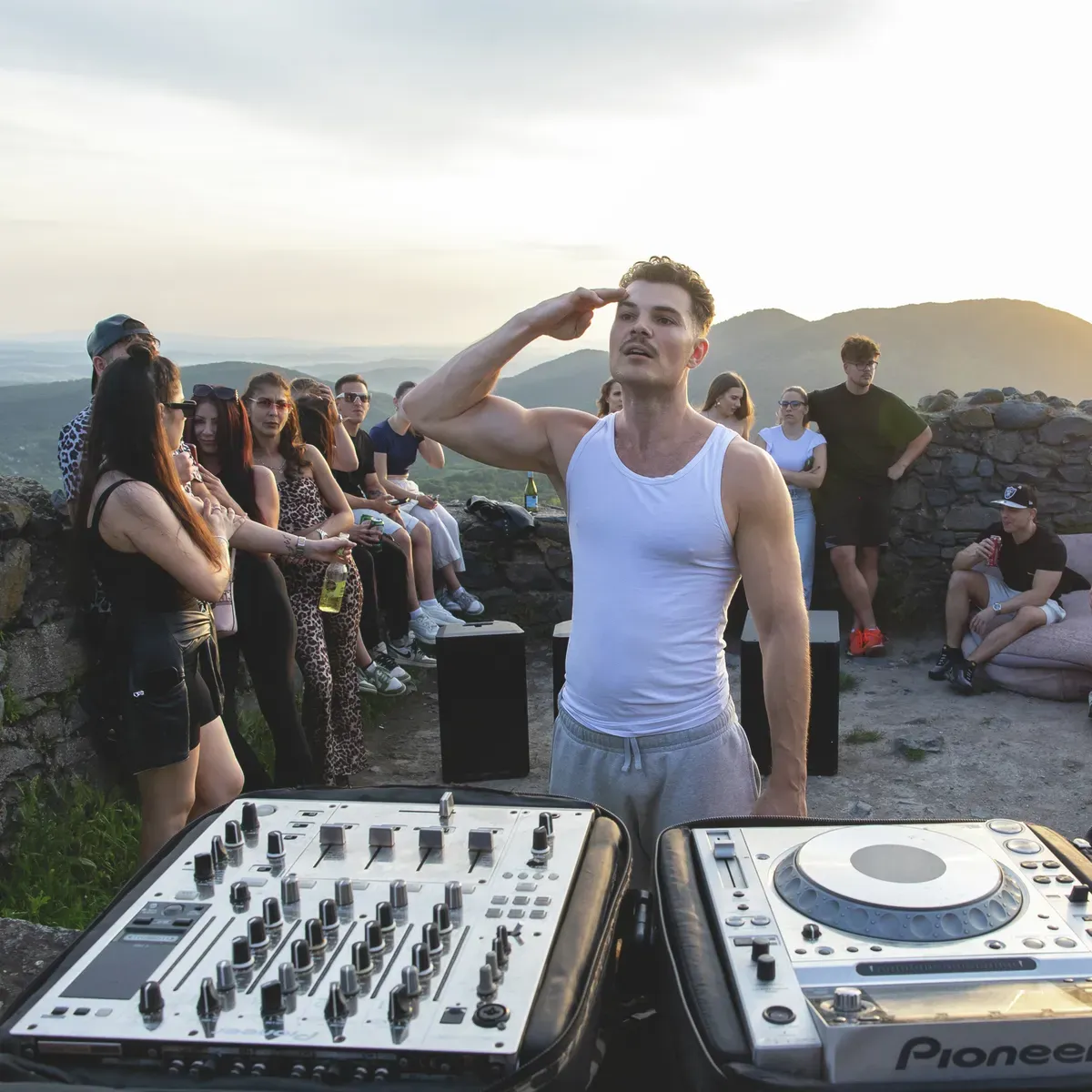 Pumped Gabo lemezlovasként is kipróbálta magát