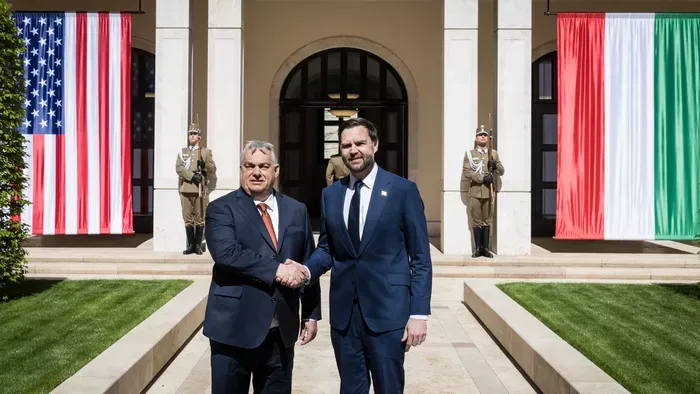 Videón magasztalja Orbán Viktort JD Vance
