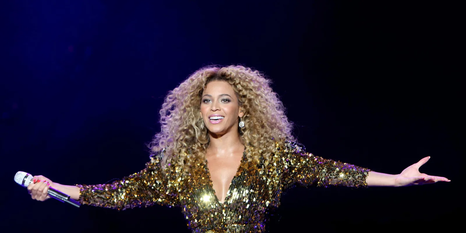 Beyoncé csipkés fehérneműben hódít – Forró videó