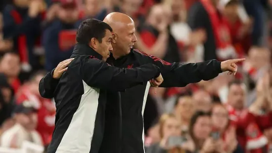 Baj van Liverpoolban, hazavárják Hollandiába a bajnokcsapat edzőjét