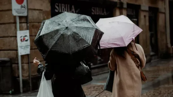 Jön a tavaszi hideg zuhany: napokra elrontja az időjárást az eső és a szél