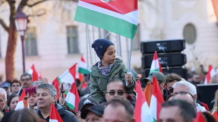 Orbán Viktor országjárása: a legkisebbek és a legidősebbek is jelen