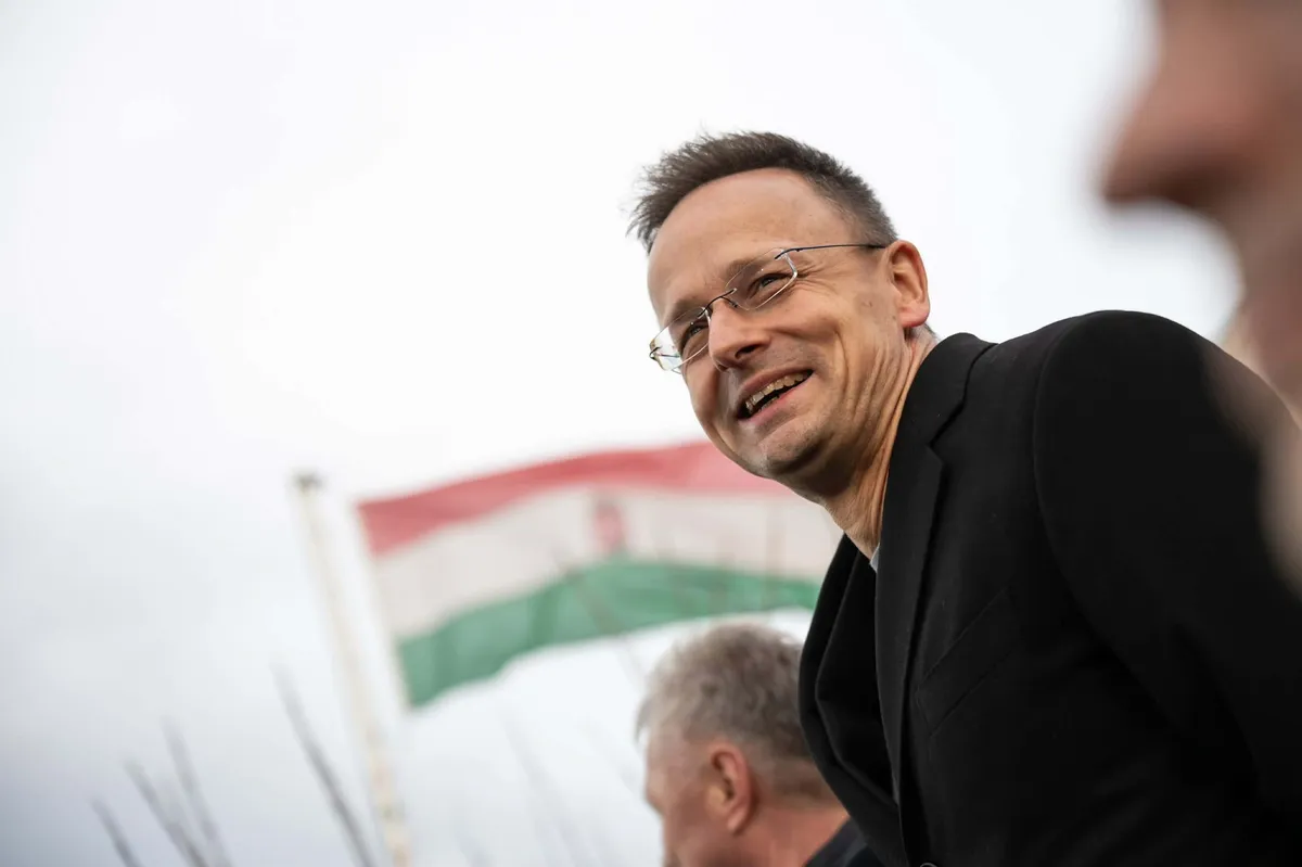 Szijjártó Péter: a választás tétje, hogy háborúba sodródunk vagy békében élünk