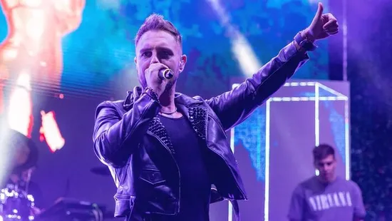 Hoppá! Tapadós nadrágban villantott kockás hasat a félmeztelen BSW Matyi