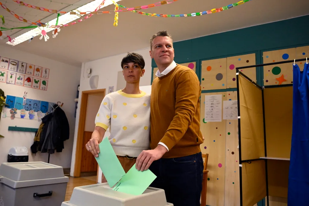 Választás 2026
Menczer Tamás, a Fidesz-KDNP kommunikációs igazgatója leadja szavazatát 