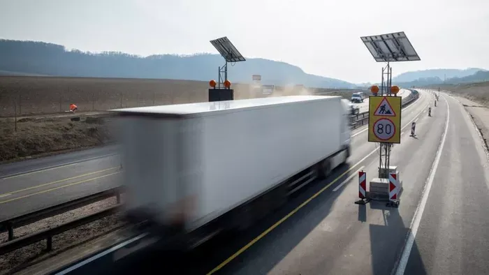 Új rendszer lépett életbe az M1-esen – mutajtuk mit tud!