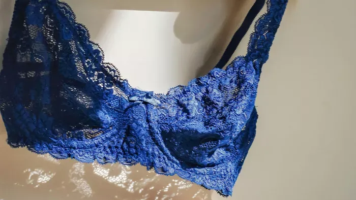 Mellei miatt tiltották le fiókjait egy fiatal nőnek