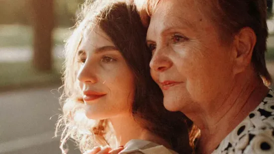 "Bűntudatot éreztem" - Nem sokkal édesanyja demencia-diagnózisa után költözött el otthonról