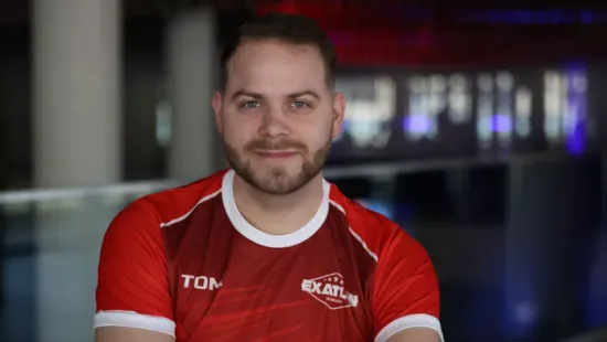 Kenderesi Tamás ledobta a textilt, ezzel felfedte a titkát - Videó