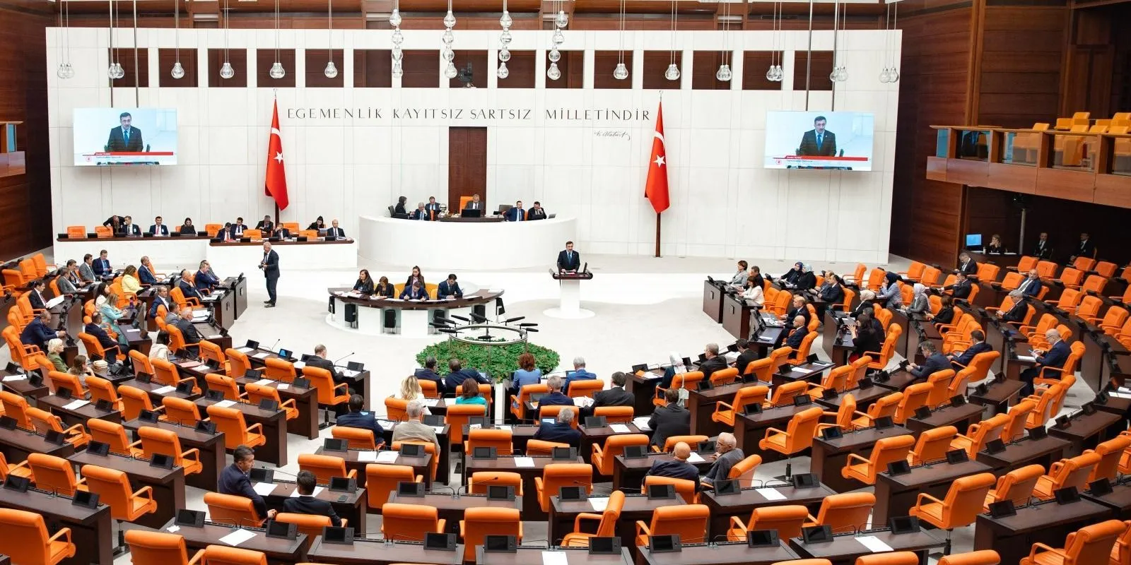 Törökország betiltotta a közösségi médiát a 15 év alatt