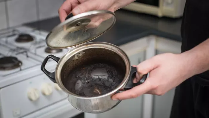 Leégett a lábos? Felejtsd el a szódabikarbónát!