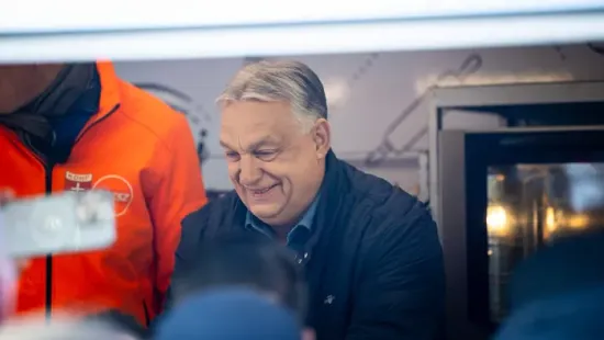 Kiderült, hogy merre indult a busz a fedélzetén Orbán Viktorral - 1 millió kézfogásra fel!