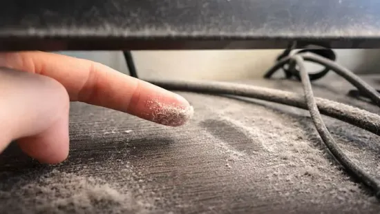 Itt a sokkoló igazság: ezért kellene sokkal gyakrabban port törölnöd otthon