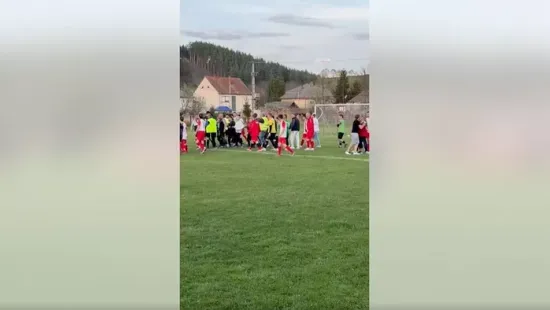 Ütés, fojtogatás, rúgás: Videón, ahogy elszabadult a pokol Heves vármegyében