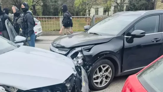 Hét kommandós őrizte az elfogott magyar bűnözőt: rendőrautókat zúzott menekülés közben - Fotók