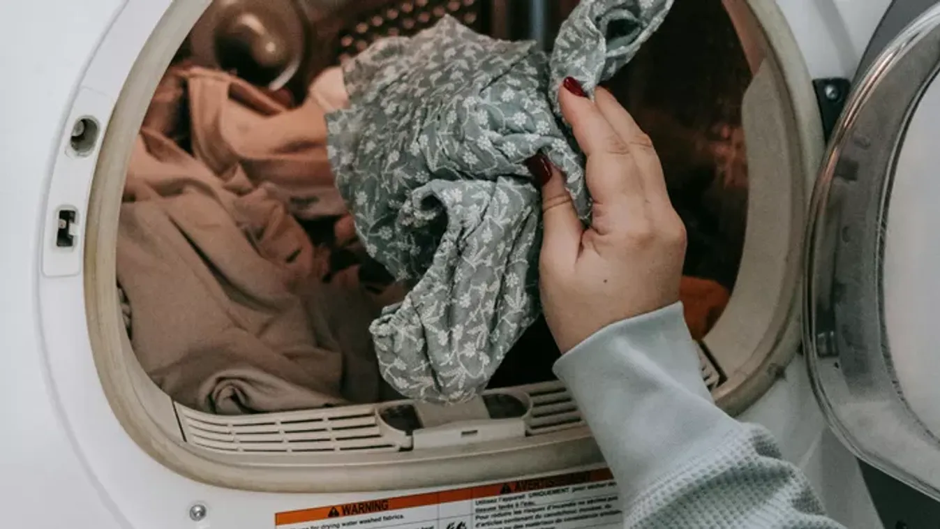 Olajfolt került a ruhádra? Ezzel a trükkel kiszedheted!