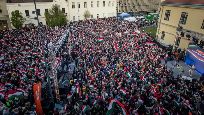 Szenzációs drónfotók érkeztek: teljesen megtelt a Dósa Nádor tér
