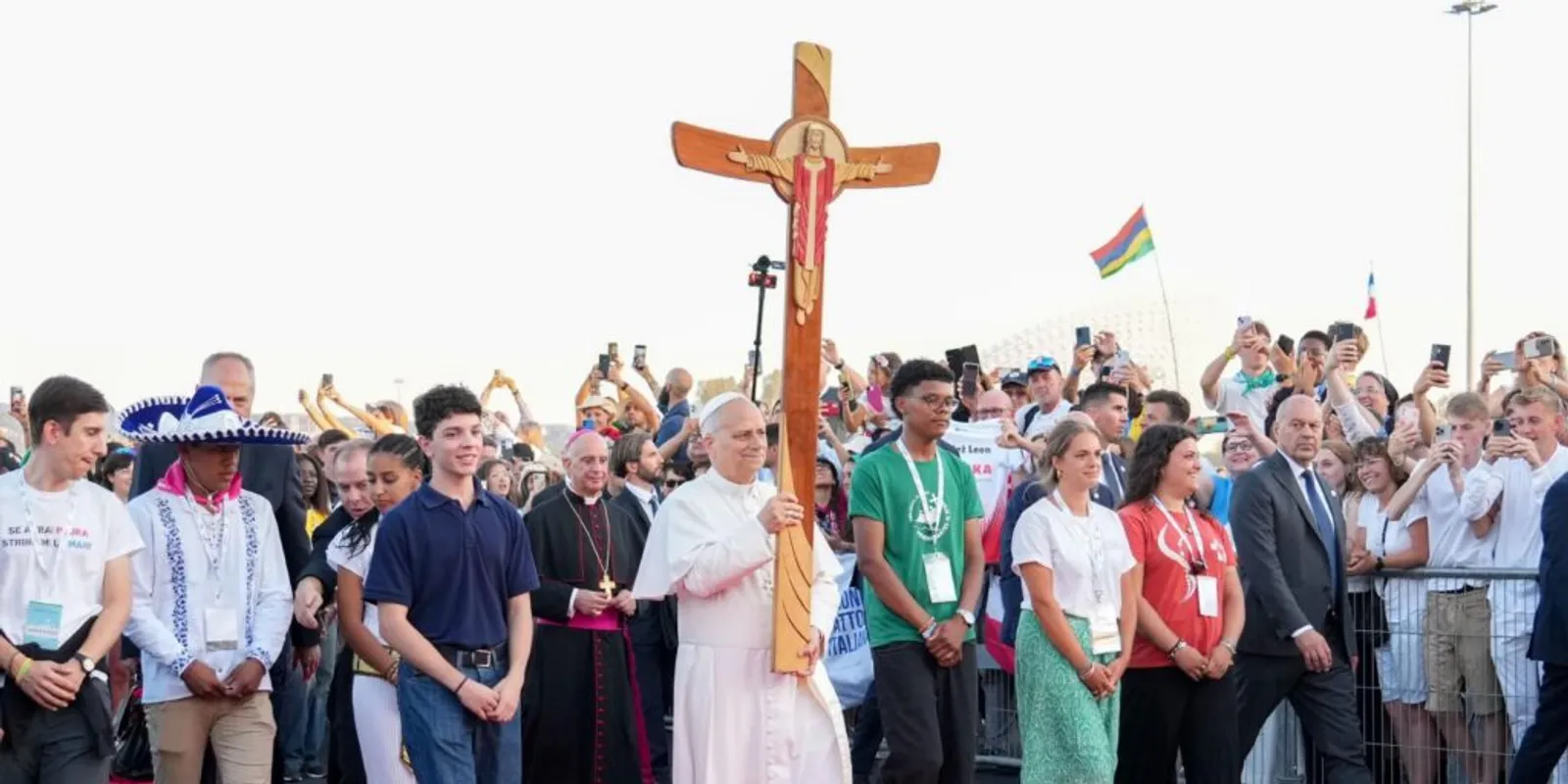 30 ezren követték a pápát a húsvéti keresztúton