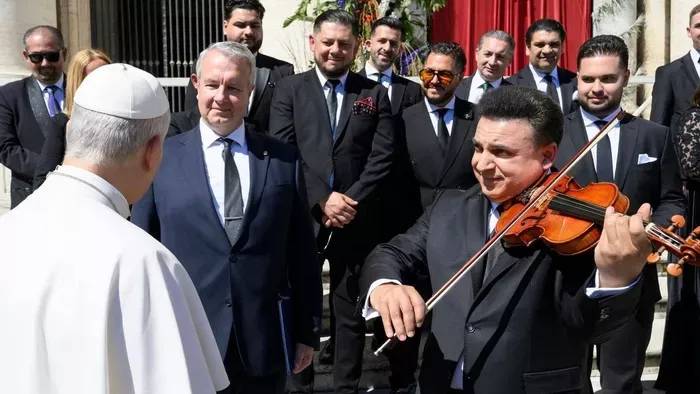 A Szentatyának, XIV. Leó pápának hegedült Mága Zoltán