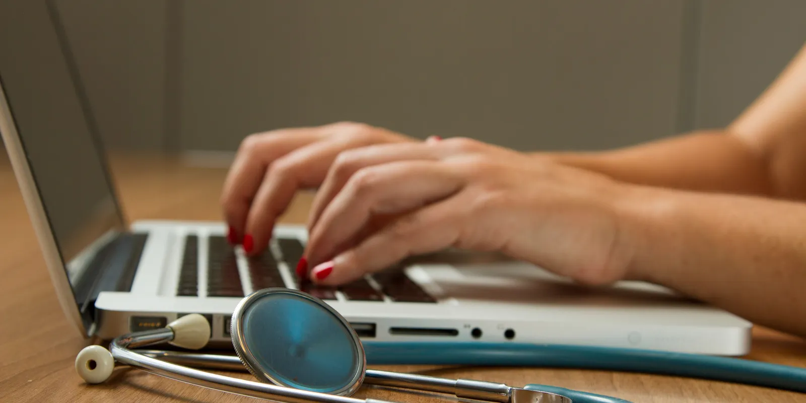 Sokkoló rákdiagnózist kapott egy fiatal lány