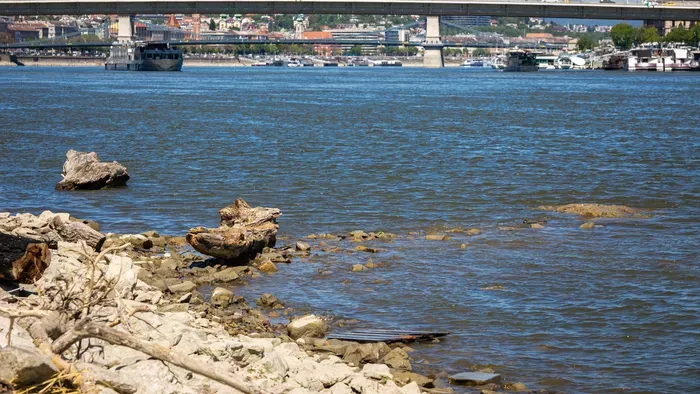  Előbukkant az Ínség-szikla a Dunából