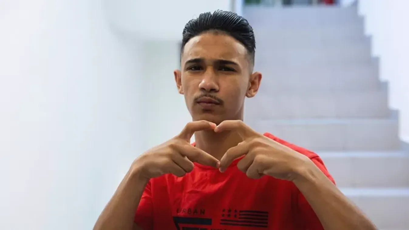 A Megasztár felfedezettje vödör vízzel locsol húsvétkor