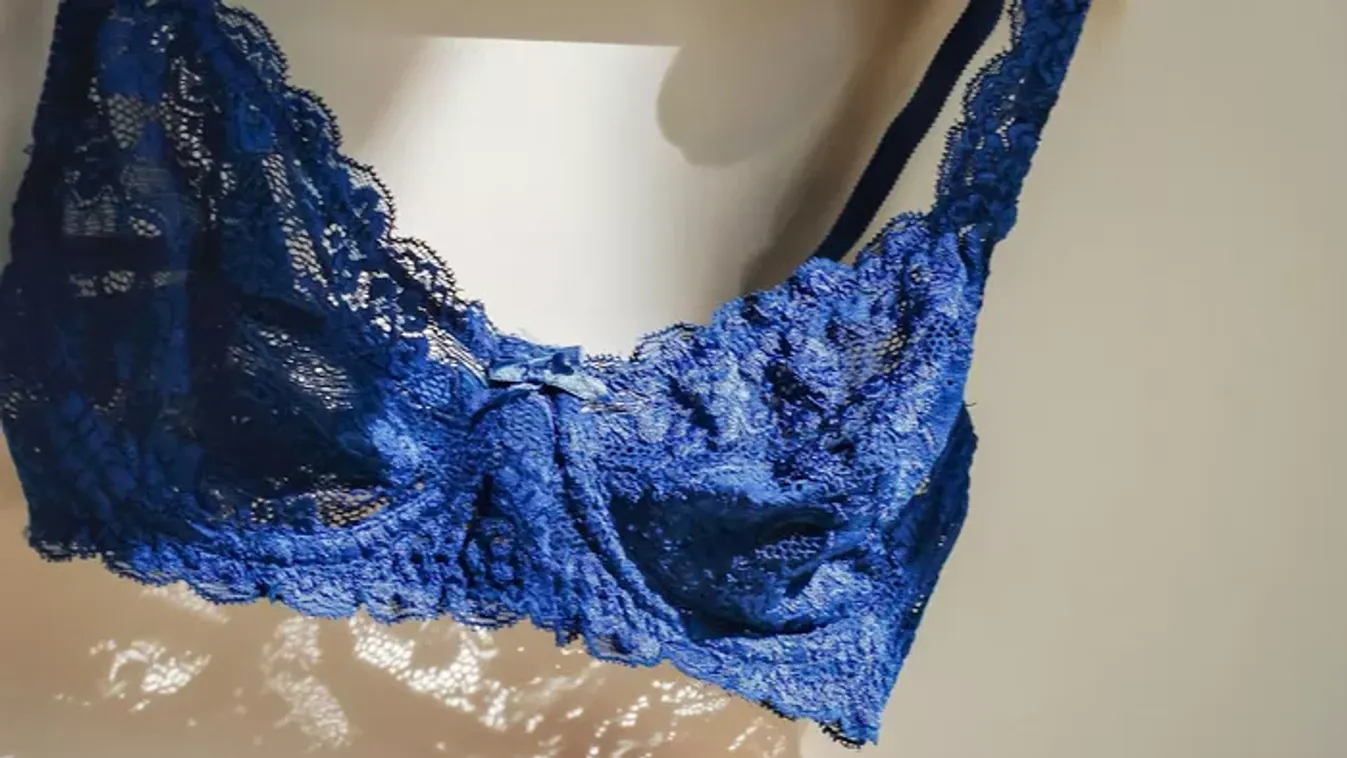 Mellei miatt tiltották le fiókjait egy fiatal nőnek