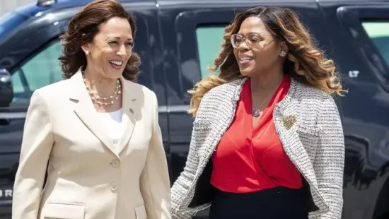 USA: korrupciós vádak miatt lemondott egy demokrata képviselő, 5 millió dollár tűnt el