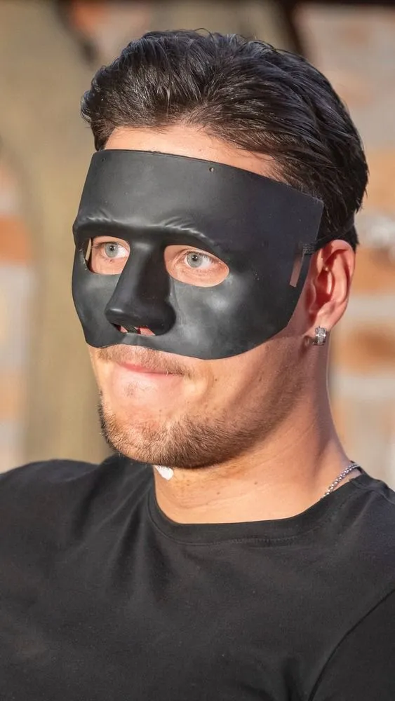 T. Dannyről hamarosan lekerül a maszk