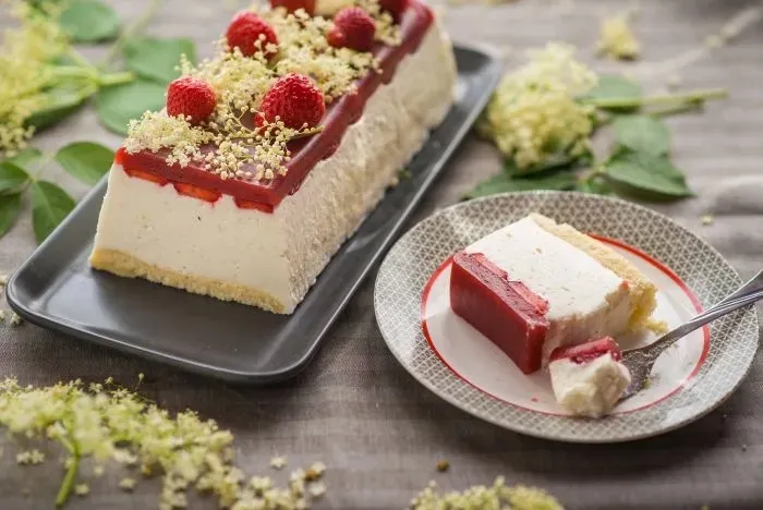 Bodzás-epres panna cotta