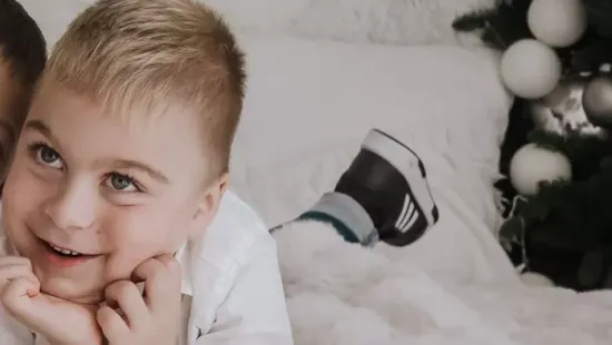 „Gyógyulj meg kis hős” – imalánc indult a 7 éves Márkért, aki tolószékbe kerülhet