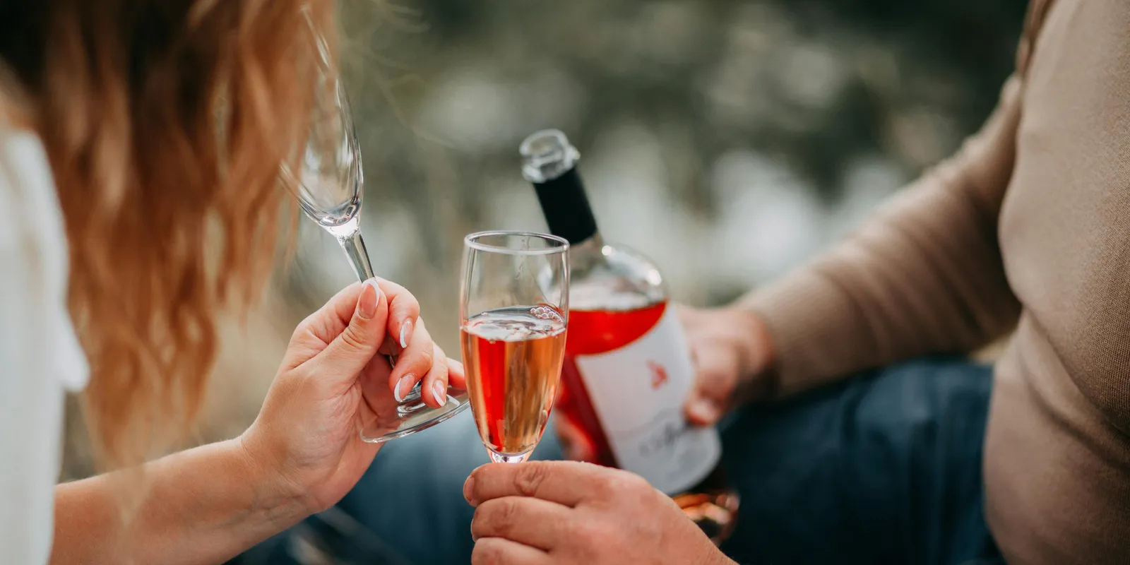 Egy modellnek hatalmas pénzt kínálnak, hogy randizzon