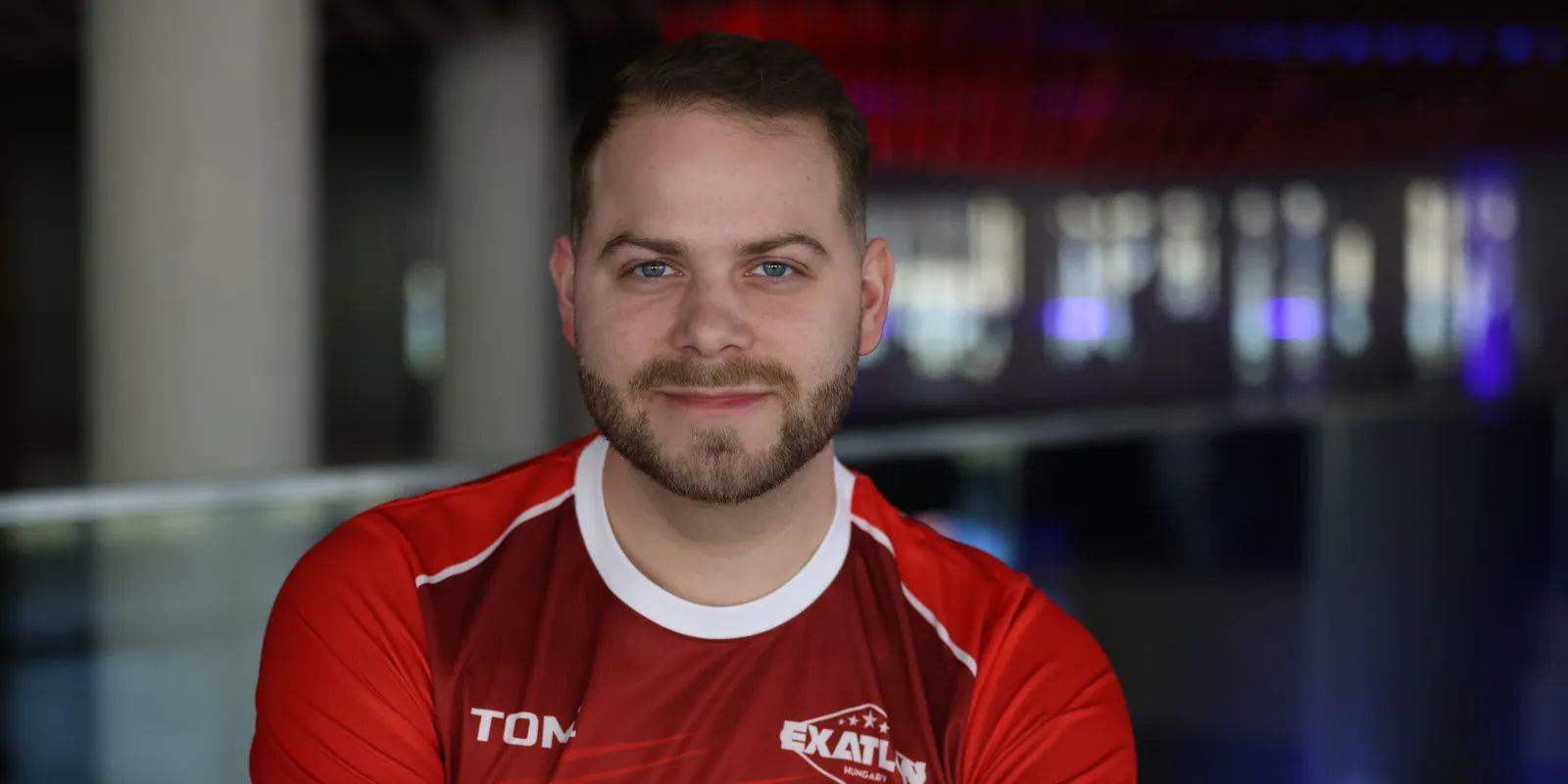 Kenderesi Tamás ledobta a textilt, ezzel felfedte a titkát