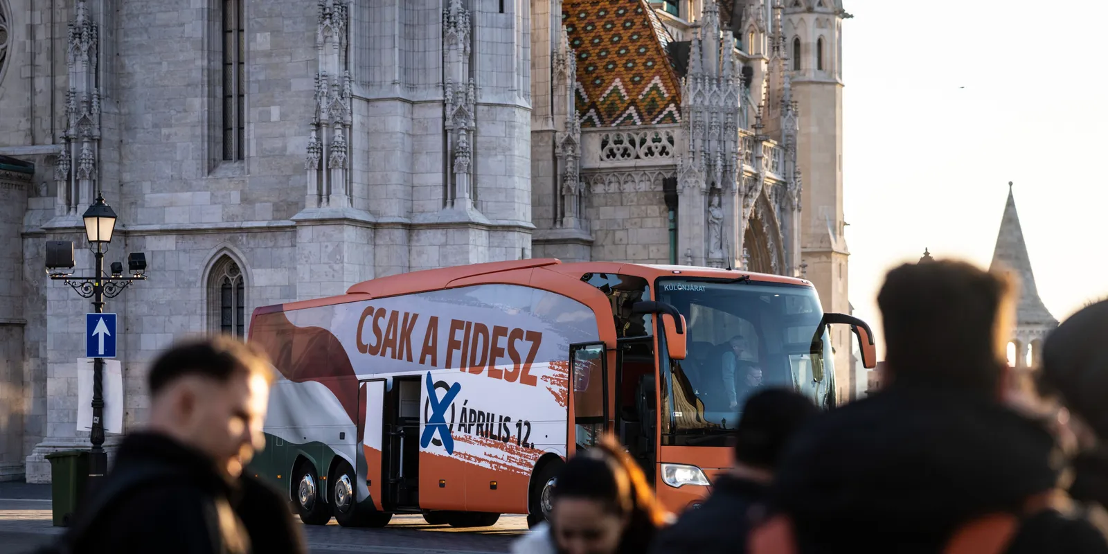 Szijjártó Péter is a fedélzeten!