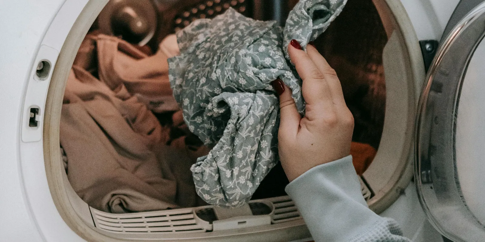 Olajfolt került a ruhádra? Ezzel a trükkel kiszedheted!