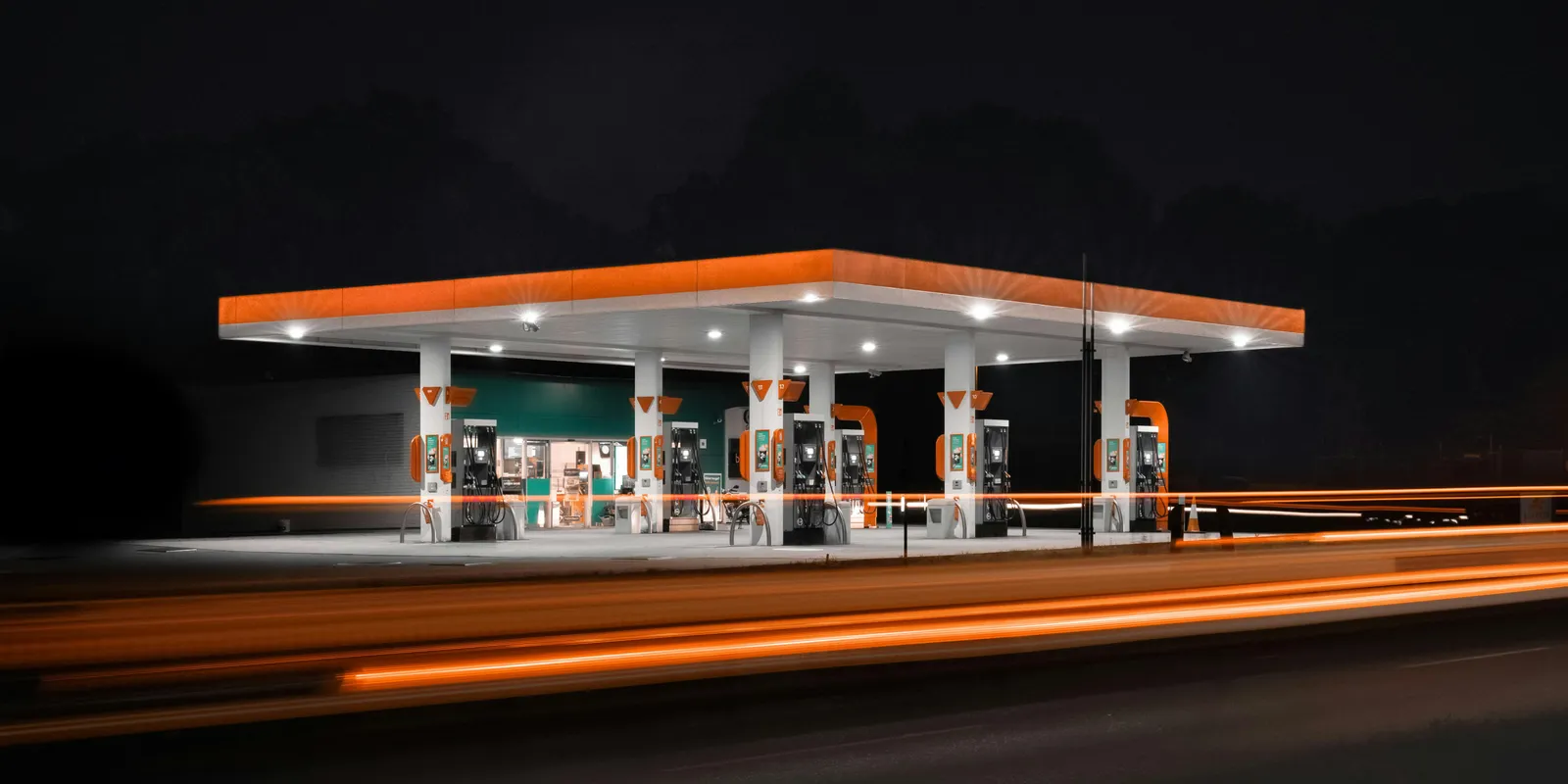 Halálra gázolta a benzinkúton a 74 éves asszonyt