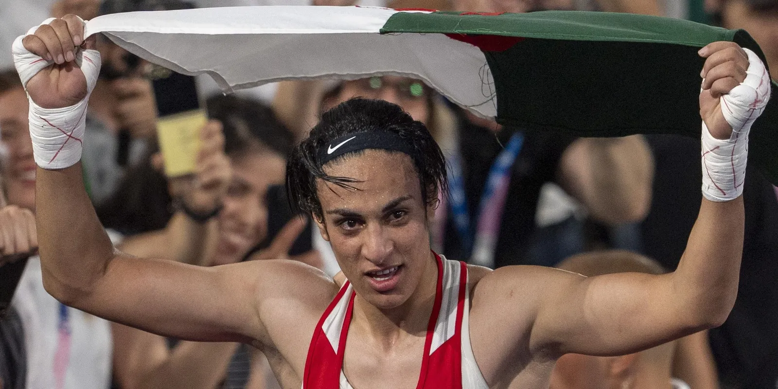 Váltás mellett döntött a férfias bokszolónő, Iman Helif