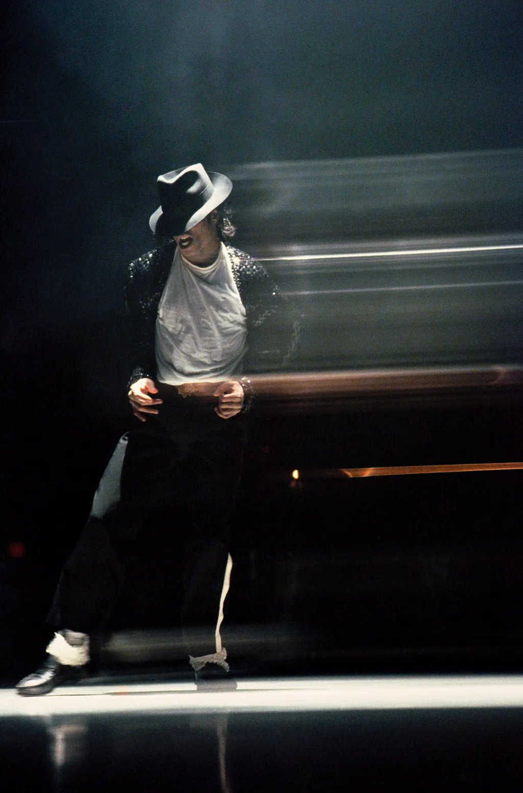 Michael Jackson 1958-2009 King of Pop
Moonwalk