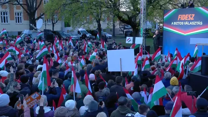 Orbán Viktor országjárása: a legkisebbek és a legidősebbek is jelen