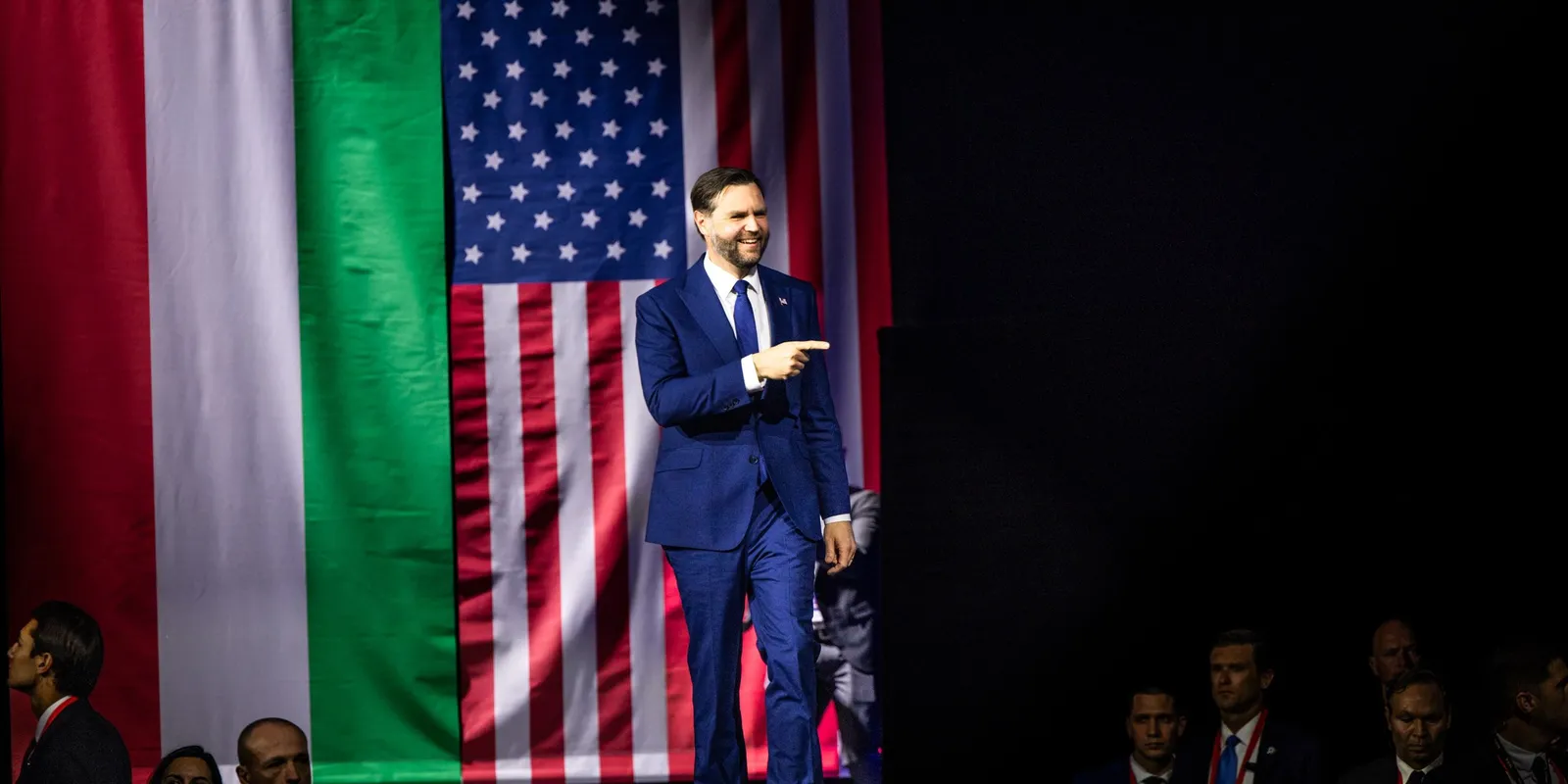 JD Vance tovább marad Magyarországon