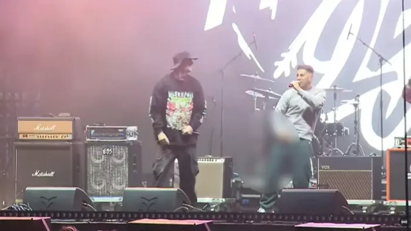 Herezacskóját mutogatta a tiszás zenész a fiataloknak