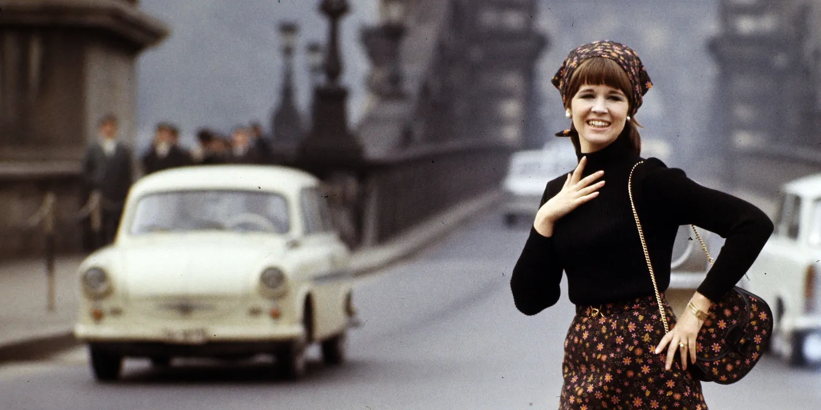 Széldzsekik és bő szabású pulóverek - ilyen a retró divat