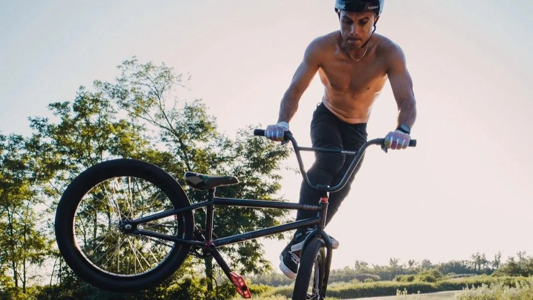 Ha Palik László nem is, Kempf Zozo rengeteg BMX trükköt tud.